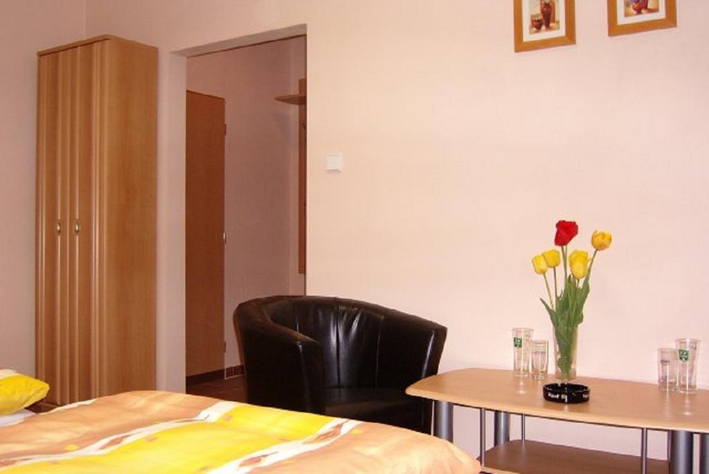 Batavya Penzion Topolcany Room photo